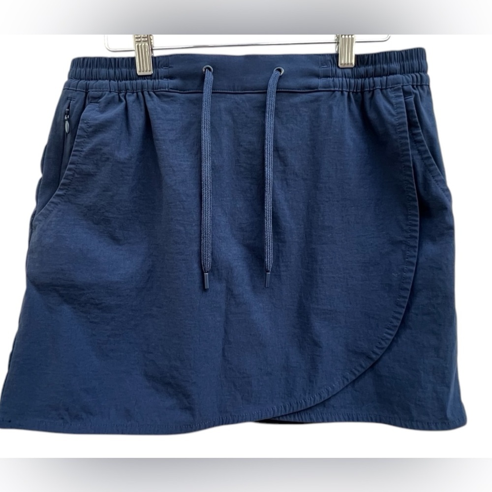 Eddie Bauer Navy Blue TULIP HEM Golf Skirt SKORT
Size Small Pockets